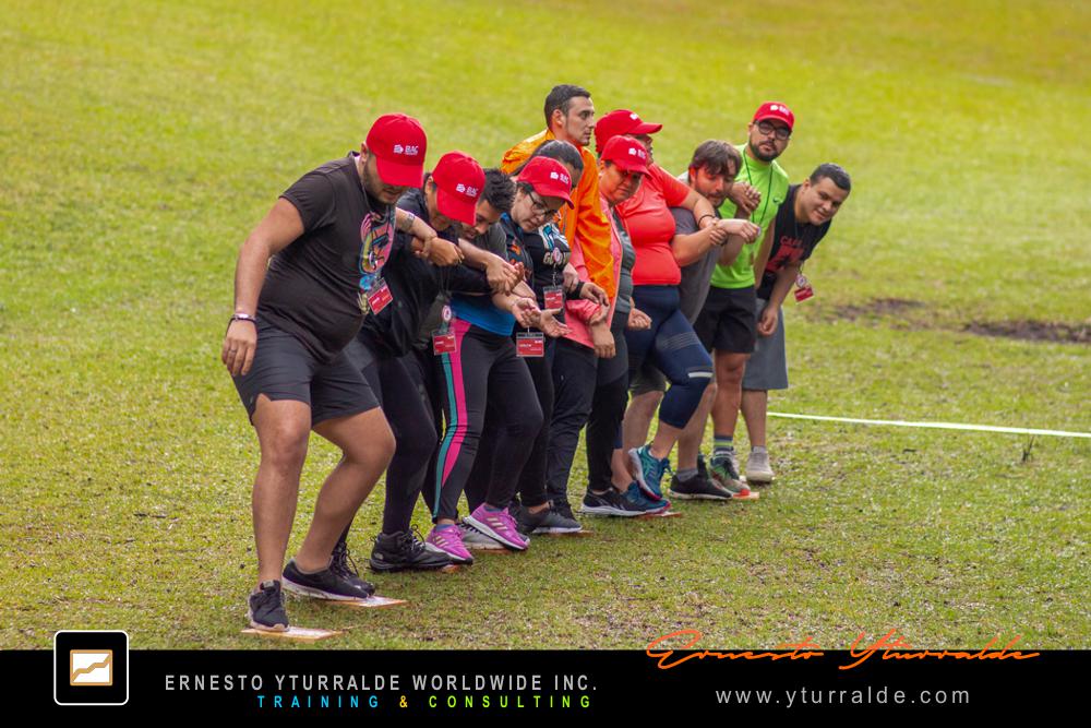 Dinámicas lúdicas y experiencias vivenciales de Team Building corporativo que fortalecen la comunicación y la cohesión del equipo